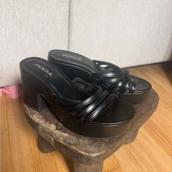 Soda Women's Black Platform Sandals - Picture 1 of 3